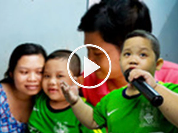 Video: Cậu bé 6 tuổi ở Bình Dương hát bolero thu hút triệu người xem