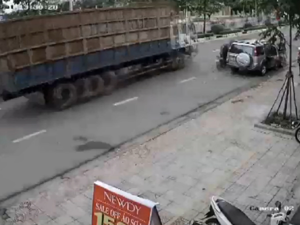 Bị tù tội từ việc mở cửa ô tô ẩu