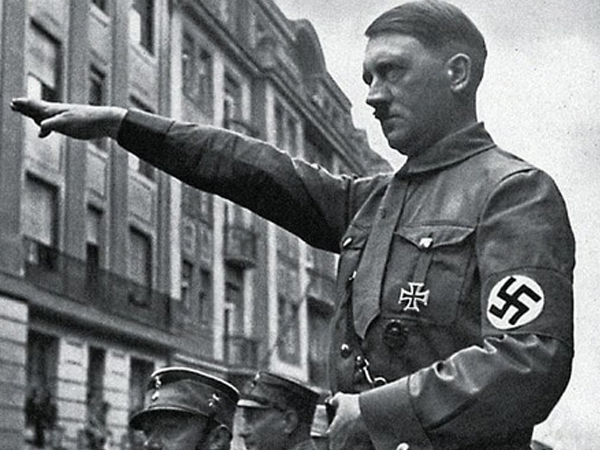 Đức: Chào kiểu Hitler, du khách Mỹ bị đấm liên tục