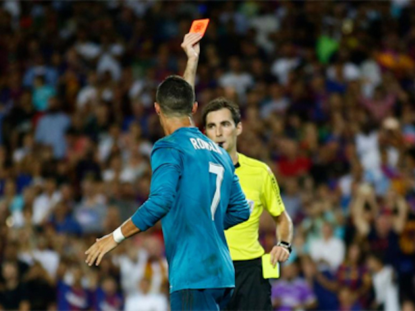 Ronaldo đối mặt án treo giò đến 12 trận do đẩy trọng tài
