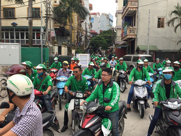 Tài xế GrabBike kêu gọi tắt ứng dụng để phản đối hãng tăng chiết khấu