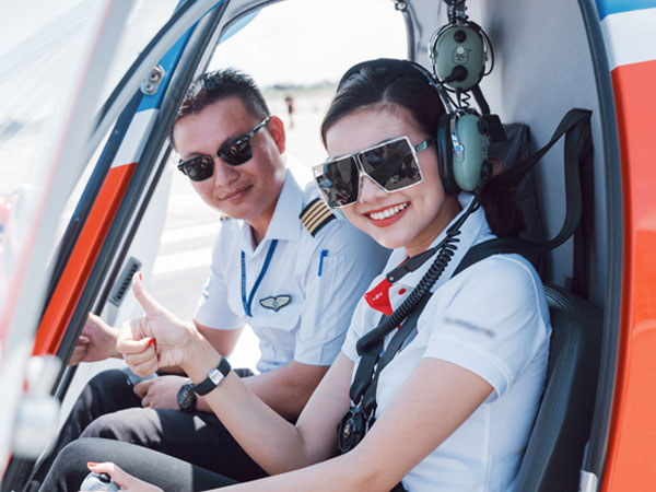 Thanh Hằng và dàn sao ngồi trực thăng tới Vũng Tàu dự sự kiện