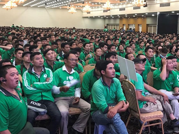 "Thiệt đơn thiệt kép" vì chính sách mới, tài xế GrabBike tổ chức đình công tập thể