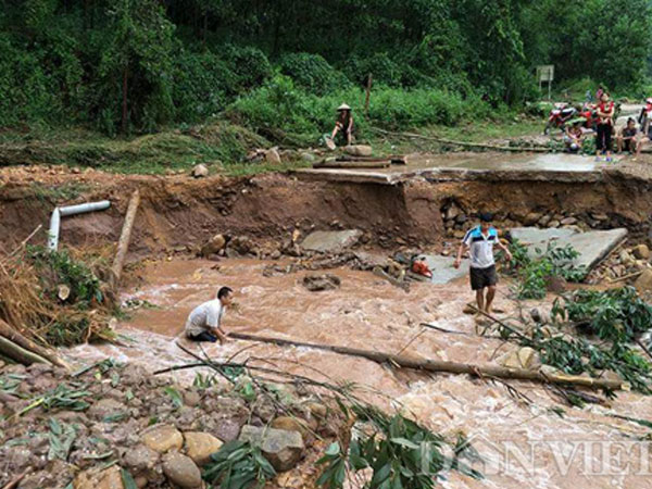 Ảnh: Lũ kinh hoàng chia cắt tỉnh Quảng Ninh với Bắc Giang