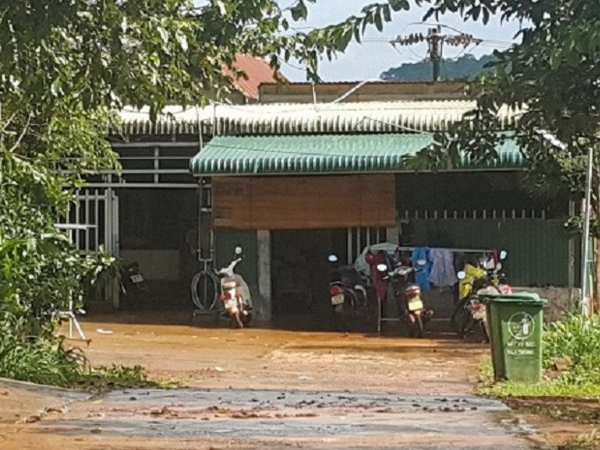 Bé gái 8 tuổi bị cô dạy thêm đánh bầm tím