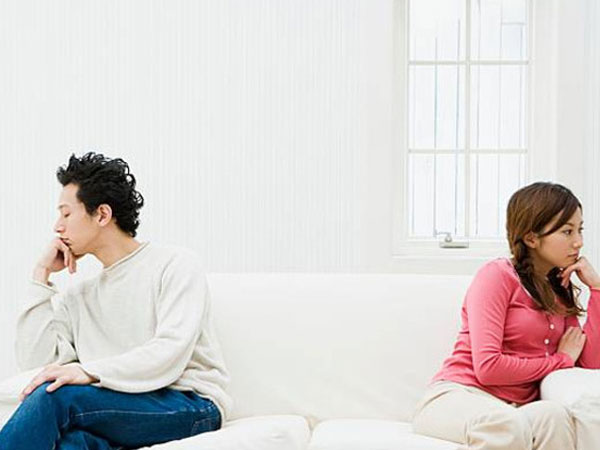 Chồng "trẻ trâu" ngồi chê vợ trẻ con