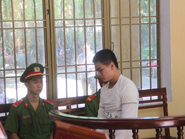Đâm chết bạn nhậu vì được khuyên đừng chạy xe khi say