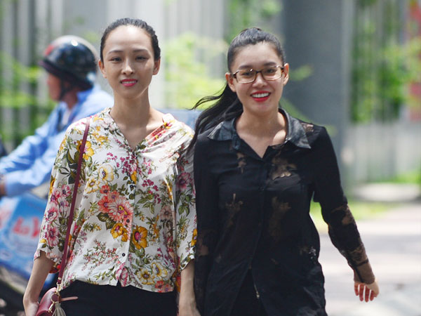 Hoa hậu Phương Nga, Thùy Dung xuất hiện sau 45 ngày tại ngoại