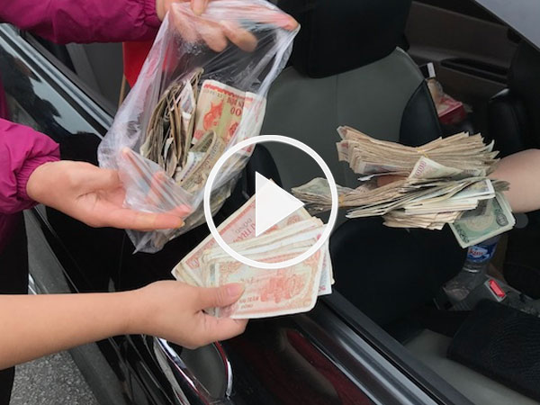 Video: Những lần trạm thu phí BOT bị người dân cúng heo, trả tiền lẻ phản đối