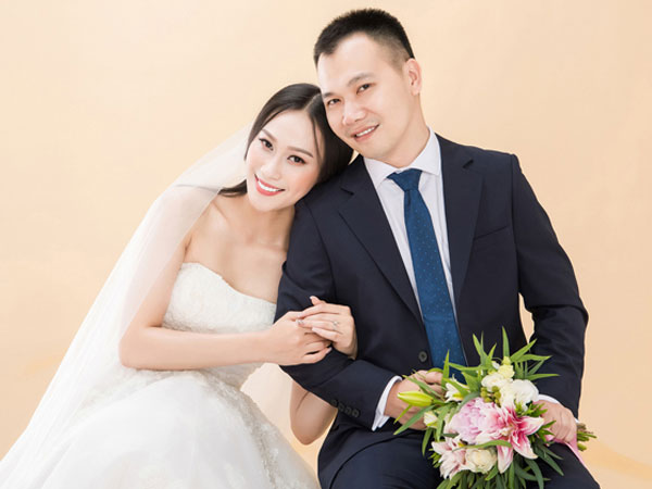 Á hậu Đại dương 2014 lên xe hoa với giảng viên ĐH Ngoại thương