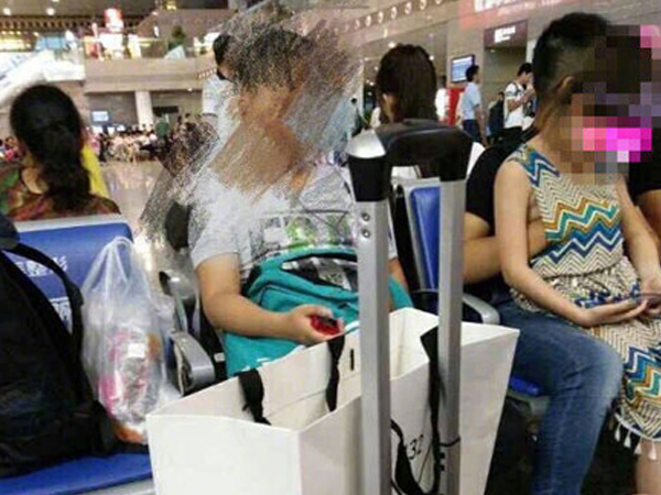 Cô gái trẻ bị bóp ngực giữa ga tàu là con nuôi của bố mẹ chàng trai