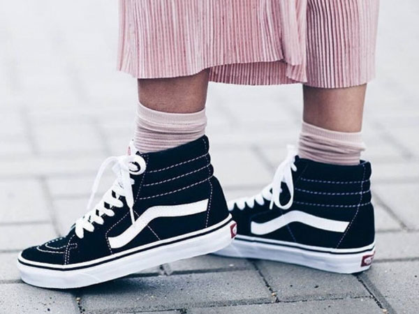 Công thức kết hợp trang phục cùng giày sneaker