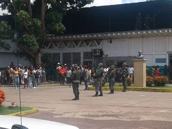 Bạo loạn đẫm máu trong nhà tù Venezuela, 37 người chết
