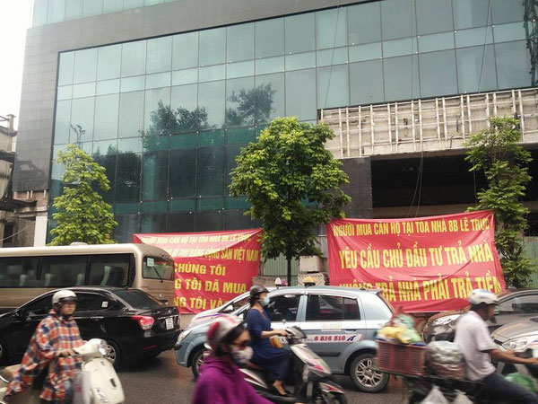 Dự án 8B Lê Trực: Cư dân "đòi nhà", xin được dọn vào ở