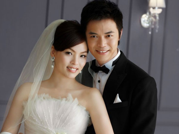 MC nổi tiếng TVB bị sa thải vì lộ ảnh ngoại tình với phụ nữ có chồng