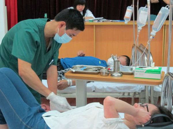 Nguy cơ sốc phản vệ khi bệnh nhân sốt xuất huyết tự ý truyền dịch