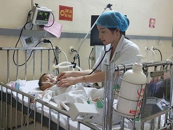 Quảng Ninh: Cháu bé 18 tháng tuổi nguy kịch vì đuối nước trong... bể cá cảnh