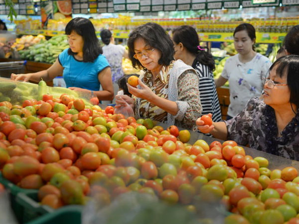 Tăng thuế VAT: Người tiêu dùng phải "thắt lưng buộc bụng"