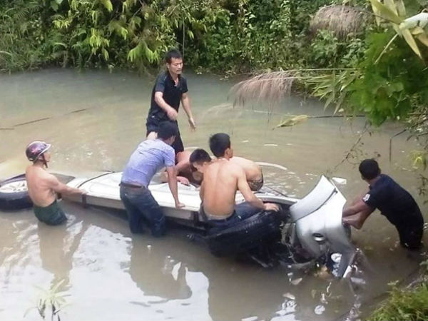 Truy tặng bằng khen cho cán bộ giao thông tử nạn trong bão số 2