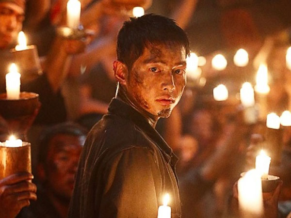 Bom tấn của Song Joong Ki: Đánh đấm khốc liệt, kịch bản một chiều