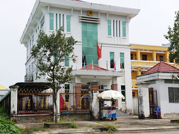 Chủ tịch Liên minh HTX bị kỷ luật sau vụ vợ đến cơ quan đánh ghen