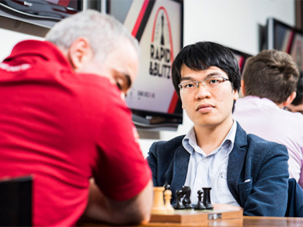 Quang Liêm lần đầu thắng cựu Vua cờ Garry Kasparov