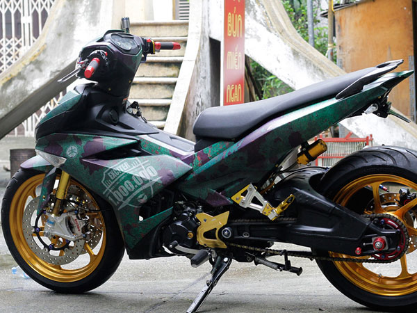 Exciter 150 phong cách gỉ sét với tem kỷ niệm 1 triệu xe