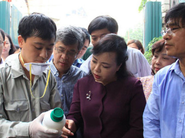 Bộ trưởng Y tế kiểm tra tại ổ dịch sốt xuất huyết Thuỵ Khê - Tây Hồ