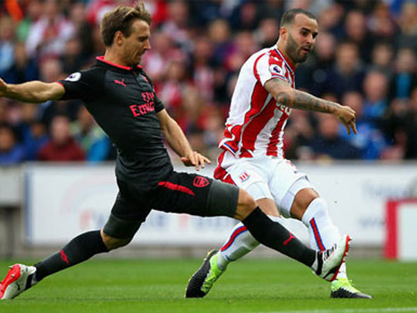 Hàng thải của Real tỏa sáng, Stoke đánh bại Arsenal