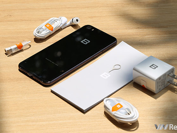 Mở hộp Bphone 2017 bản thương mại