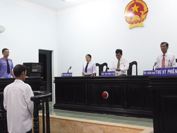 Người phụ nữ với nỗi oan chồng chất, bị cha ruột cưỡng hiếp sinh 2 con