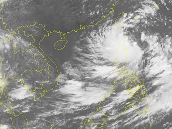 Bão Hato mạnh cấp 10 đang tiến vào Biển Đông