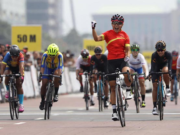 Cua-rơ Nguyễn Thị Thật và tấm HCV SEA Games thứ 2 tặng em gái