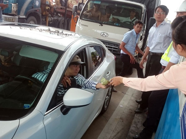 Không ít công trình BOT vừa khánh thành đã lún, nứt