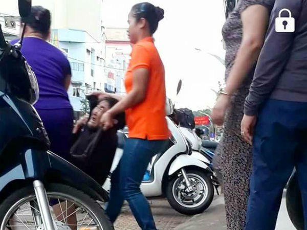 Thực hư thông tin "nhân viên quán phở khiêng cụ già vứt ra đường"
