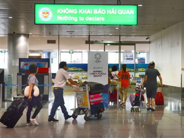 95% khách nhập cảnh không phải khai báo hải quan