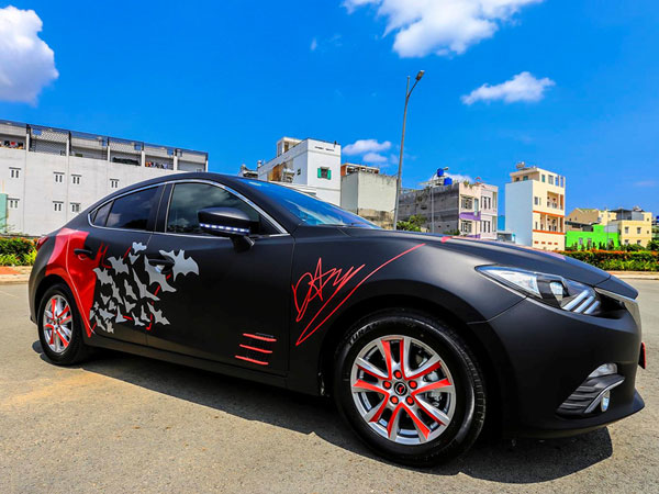 Mazda3 2017 dán tem Batman, độ đồ chơi tại Sài Gòn