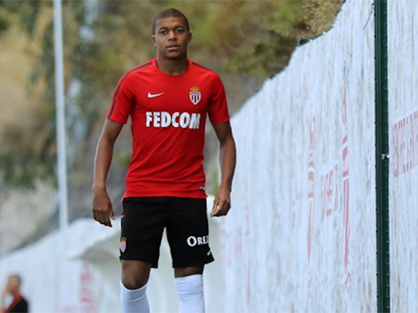 Mbappe đánh nhau với đồng đội, bị HLV đuổi về nhà