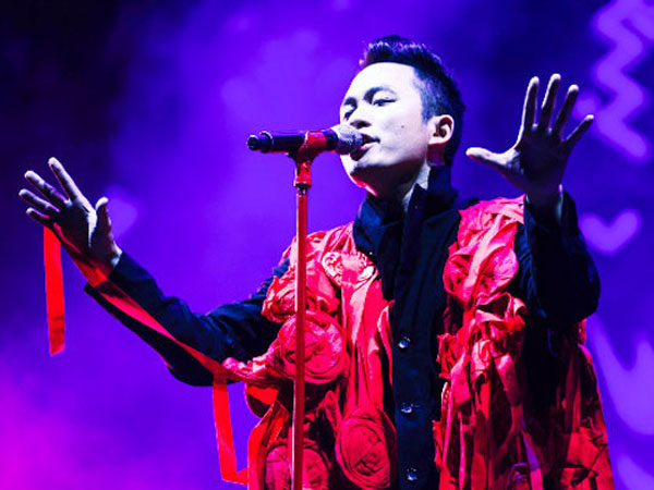 Nghệ sĩ phản ứng gay gắt: "Đầu tư 1 tỷ Tùng Dương cũng không hát nổi một câu Bolero"