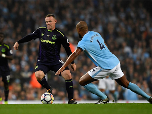 Rooney trở thành cầu thủ thứ hai ghi 200 bàn ở Ngoại hạng Anh