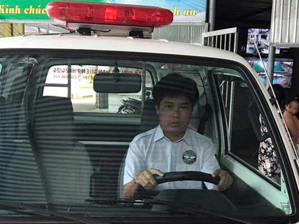 “Gã khùng” mua 2 xe cấp cứu hơn nửa tỷ đồng chở người miễn phí