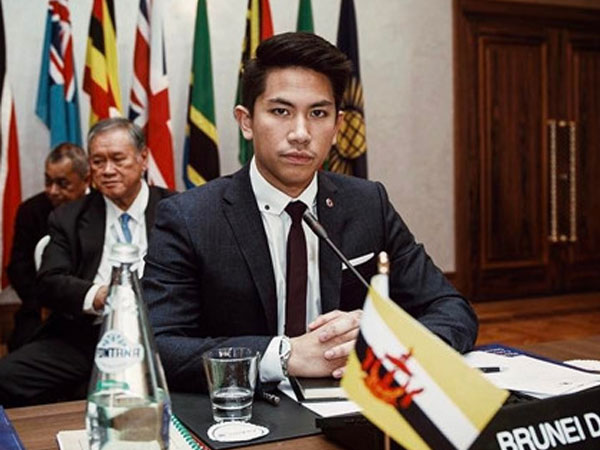 Hoàng tử Brunei điển trai "gây bão" khi tham gia SEA Games