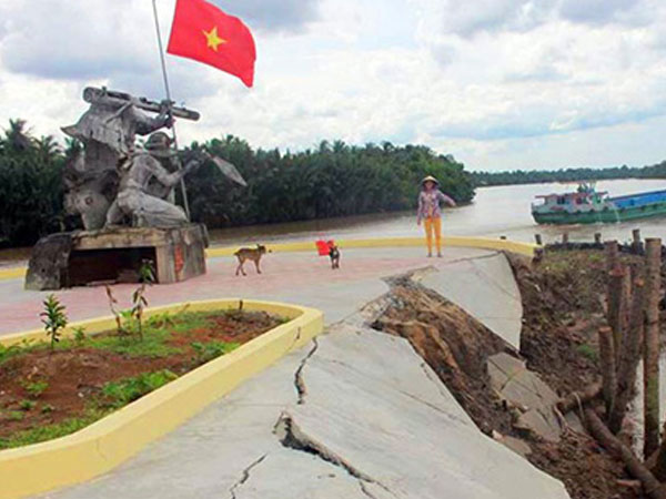 Khu tượng đài 1,7 tỷ đồng ở Bến Tre xây chưa xong đã sạt lở