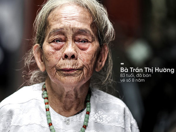 Người già bán vé số tại Sài Gòn: Những phận người bị bỏ quên