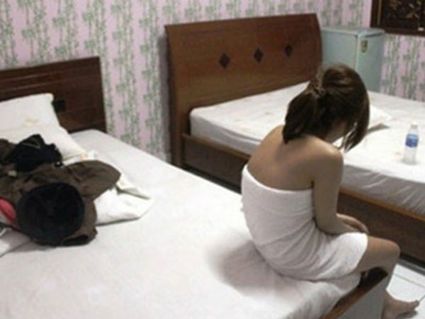 Nữ tiếp viên quán cà phê gạ khách mua dâm giá 200.000 đồng
