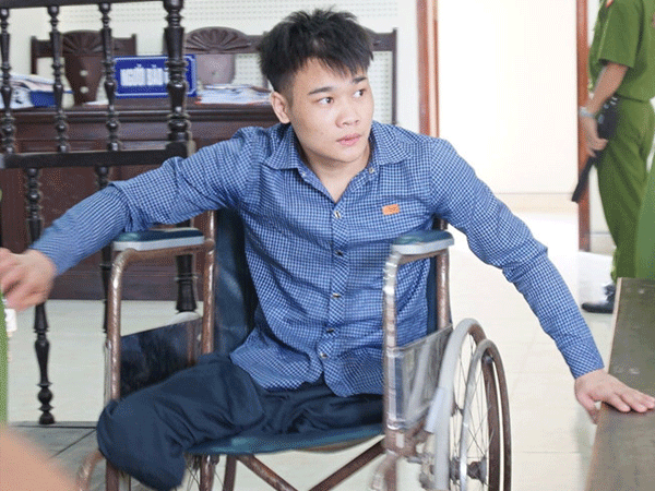 Y án 9X ngồi xe lăn đâm chết người vì chiếc đèn pha xe máy