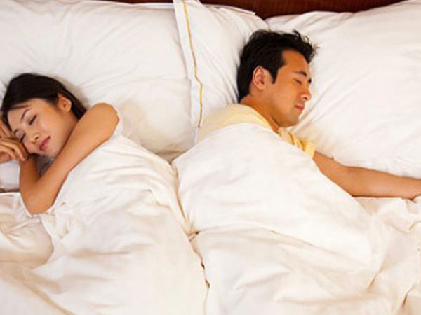 Đỡ đẻ cho người khác quá nhiều, tôi chẳng còn hứng ái ân với vợ