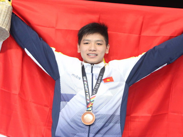 Kình ngư 15 tuổi Việt Nam phá kỷ lục SEA Games, giành HCV