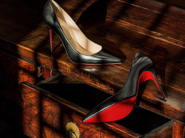 Lý do những đôi giày cao gót Christian Louboutin trứ danh lại có đế màu đỏ độc nhất vô nhị