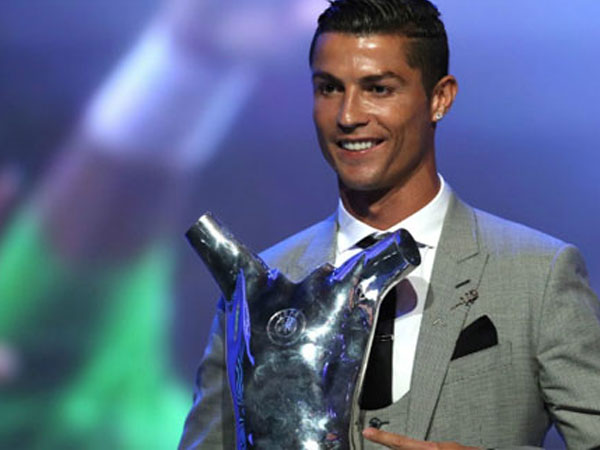 Qua mặt Messi và Buffon, Ronaldo giành giải Cầu thủ hay nhất UEFA